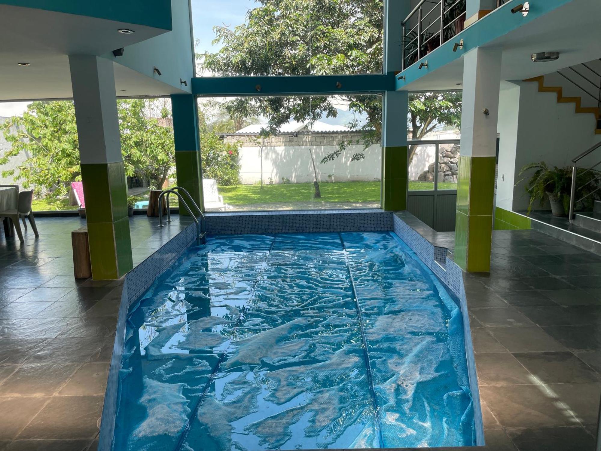 El Palacio De Cristal Sangolquí Exterior foto